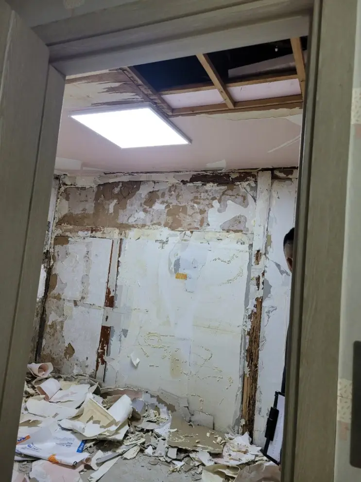 Emptying a House That Held Seventy Years — photo 4