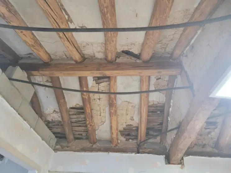 A Slide for Roof Tiles, Invented on the Spot — photo 5
