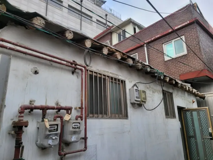 Extending the Eaves: The Buyeon Go Up — photo 7