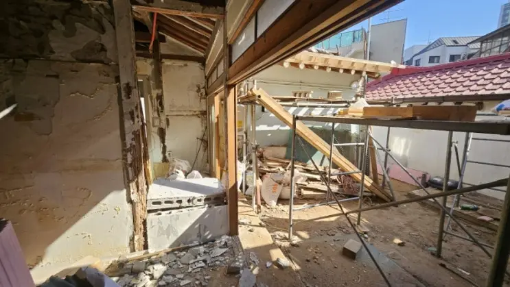 Jacking Up Sagging Rafters — and Registering the Business — photo 10
