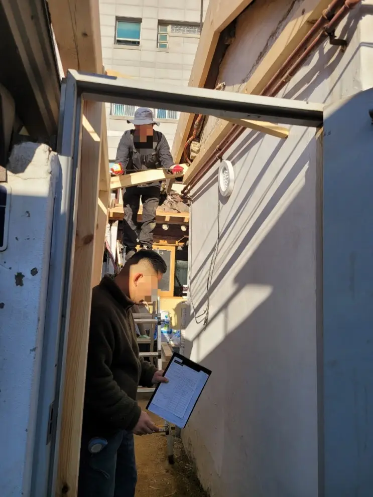 A Miniature Hanok at the Threshold: Building the Gate Bay — photo 4