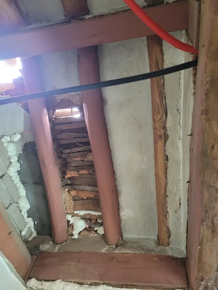 A Miniature Hanok at the Threshold: Building the Gate Bay — photo 8