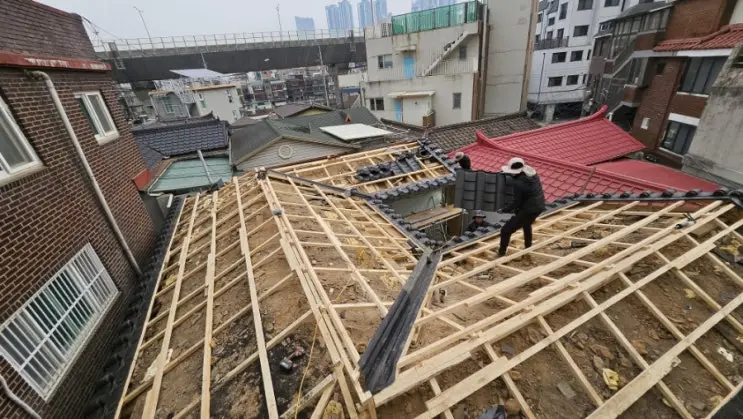 Eighty Percent of a Roof in One Day — photo 4