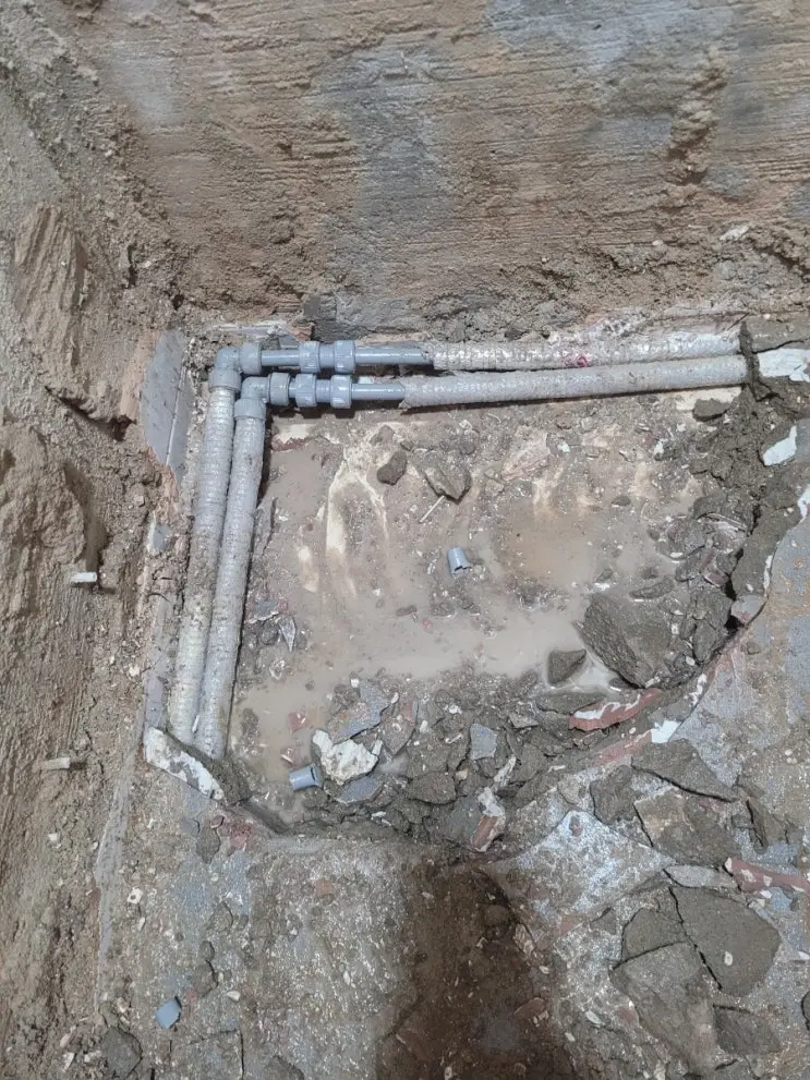Bathroom Demolition: Two Burst Pipes and a Masterclass — photo 9