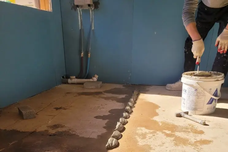 A Bathtub Built Like a Wall: Brick by Brick, Laser Level Running — photo 4