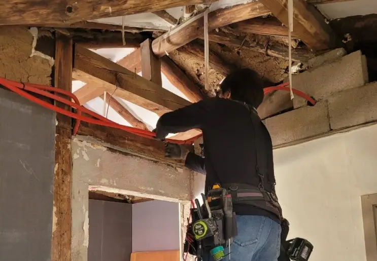 A Bathtub Built Like a Wall: Brick by Brick, Laser Level Running — photo 11