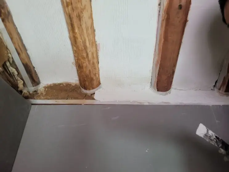 Trowel, Mist, Brush: Cracking the Mud-Wall Finish — photo 2