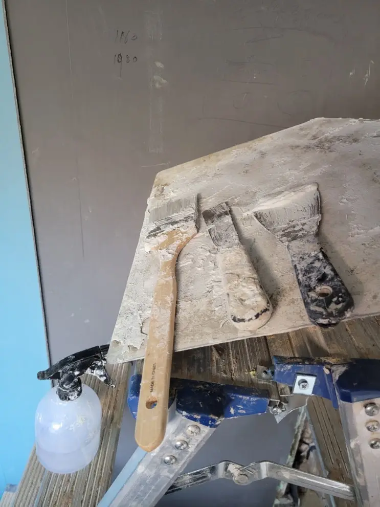 Trowel, Mist, Brush: Cracking the Mud-Wall Finish — photo 4
