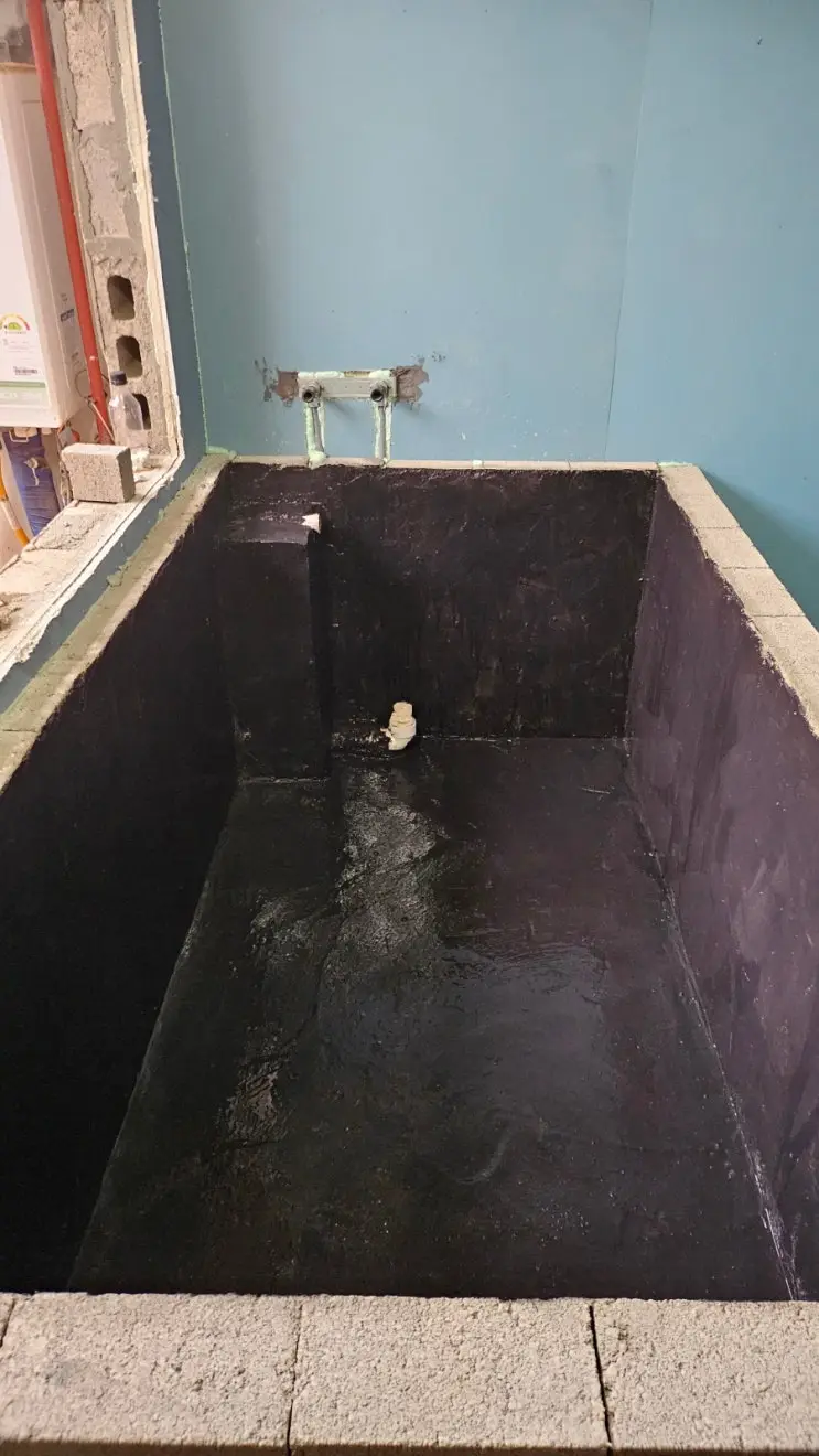 Painting Yourself Out of a Bathtub — photo 2