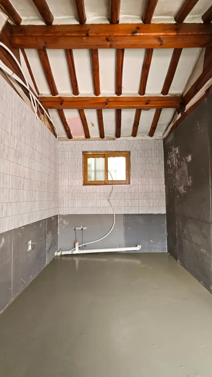Forty Bags of Liquid Floor: The Leveling Pour — photo 10