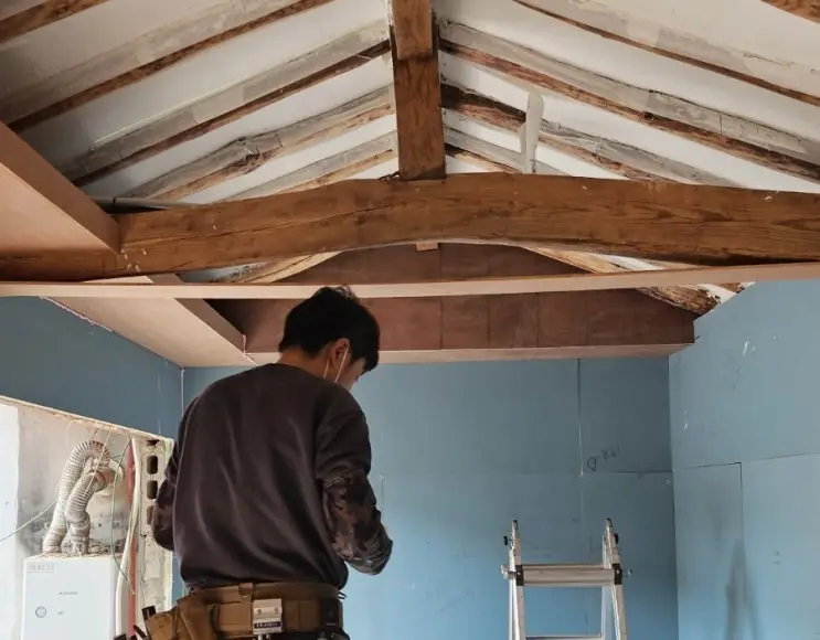 Three Carpenters, Three Days, and a House That Refuses Right Angles — photo 3