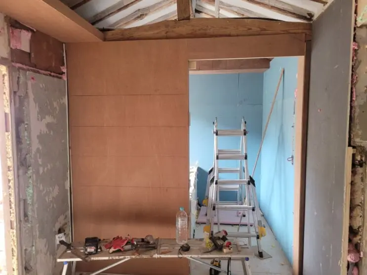 Three Carpenters, Three Days, and a House That Refuses Right Angles — photo 4
