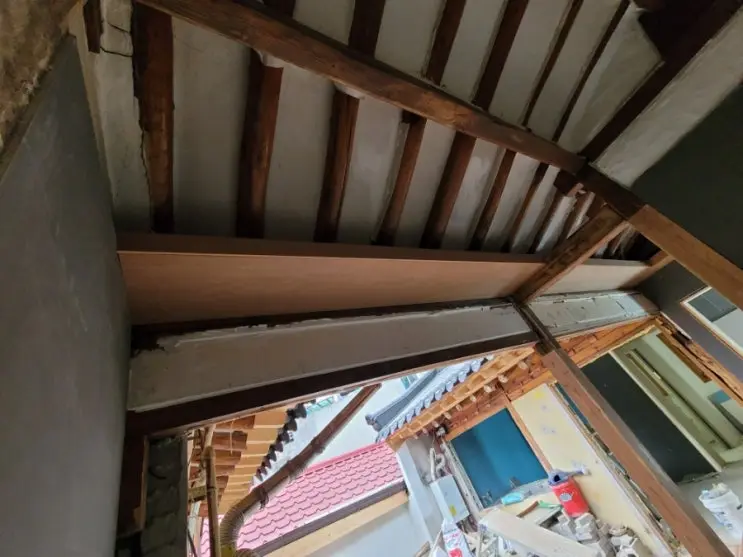 Three Carpenters, Three Days, and a House That Refuses Right Angles — photo 13
