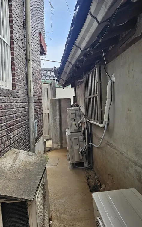 Four Air Conditioners and a Brick Bench in the Tub — photo 4
