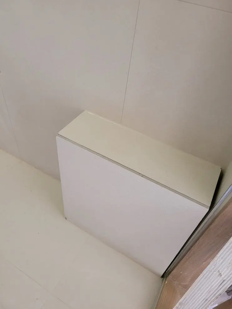 Hiding the Manifold, Skimming the Light Boxes — photo 4