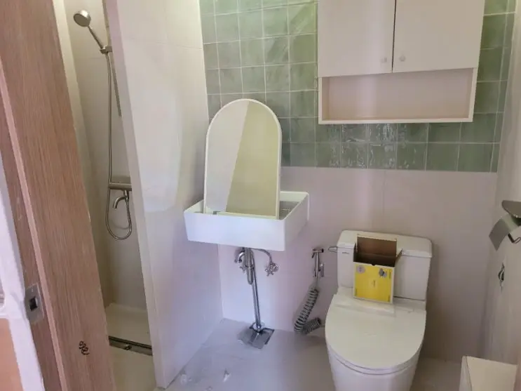 Porcelain Day: Toilets, Basins, and a ₩450,000 Install — photo 4