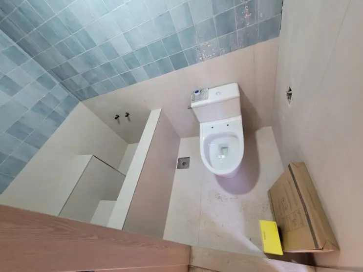 Porcelain Day: Toilets, Basins, and a ₩450,000 Install — photo 5