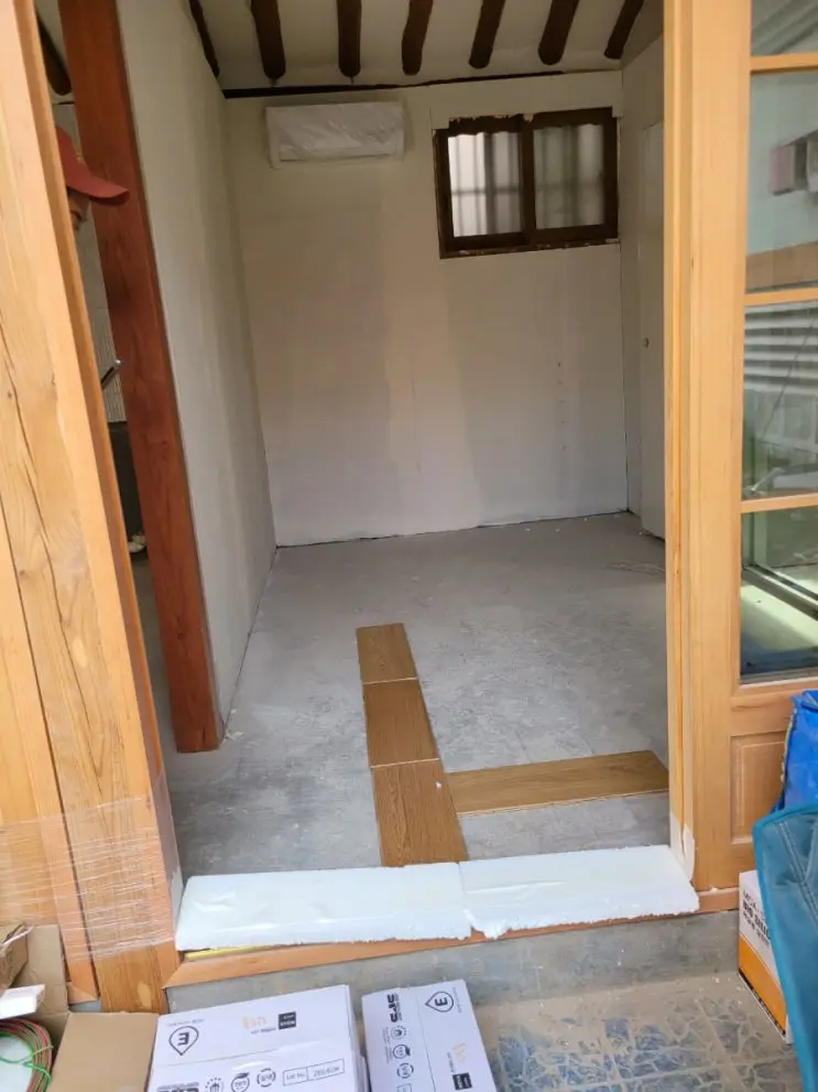 Hardwood Over Red Clay Paste: The Floor Goes In — photo 2