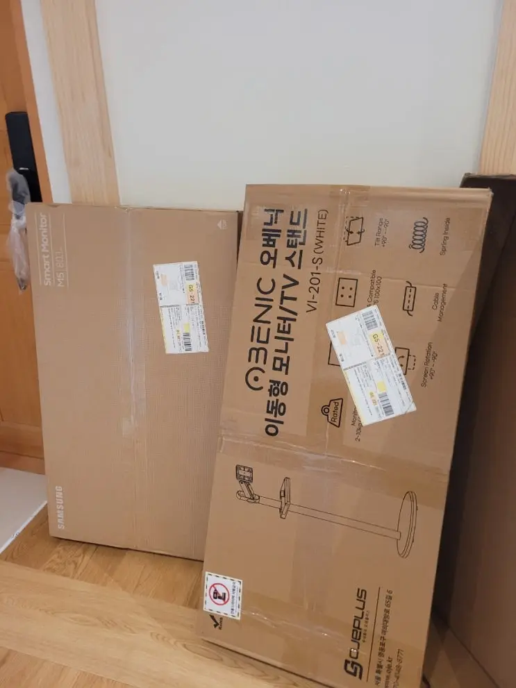 Bookcases, a Budget Smart Screen, and Wi-Fi: The Stay Takes Shape — photo 8
