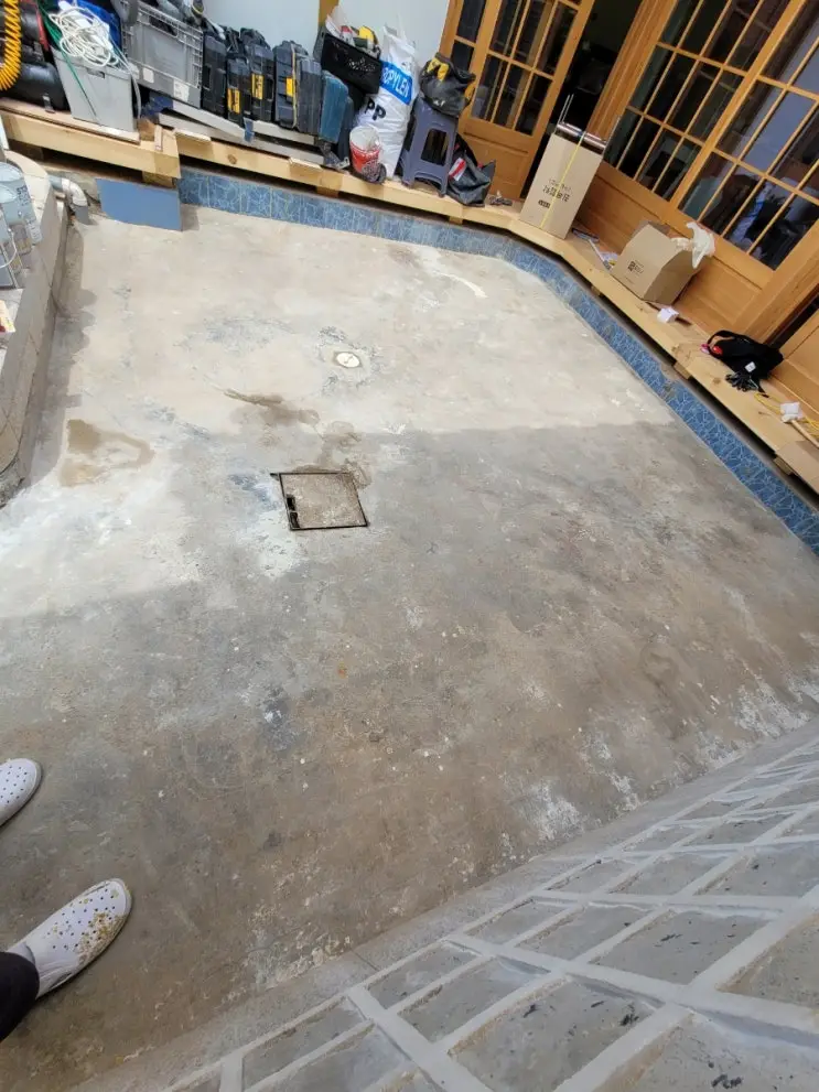 Day 85: Painting the Courtyard Floor, Closing the Log — photo 2