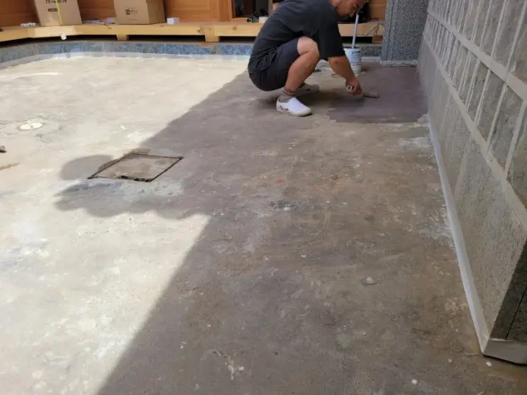 Day 85: Painting the Courtyard Floor, Closing the Log — photo 3