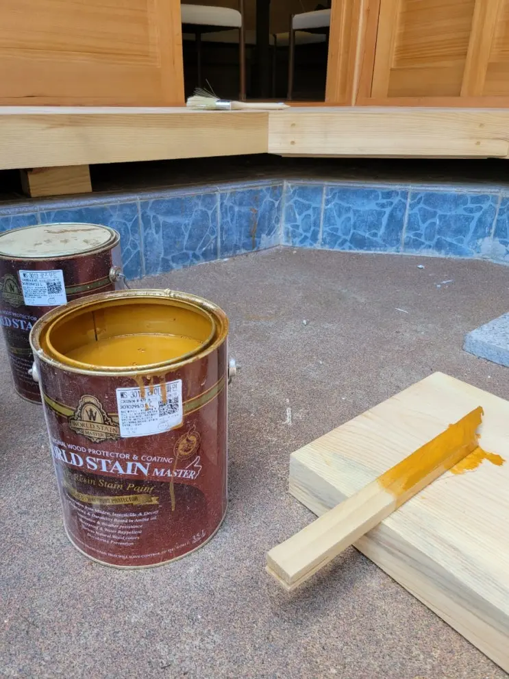 Soft-Open Notes: Staining the Maru, Silencing the Door — photo 3