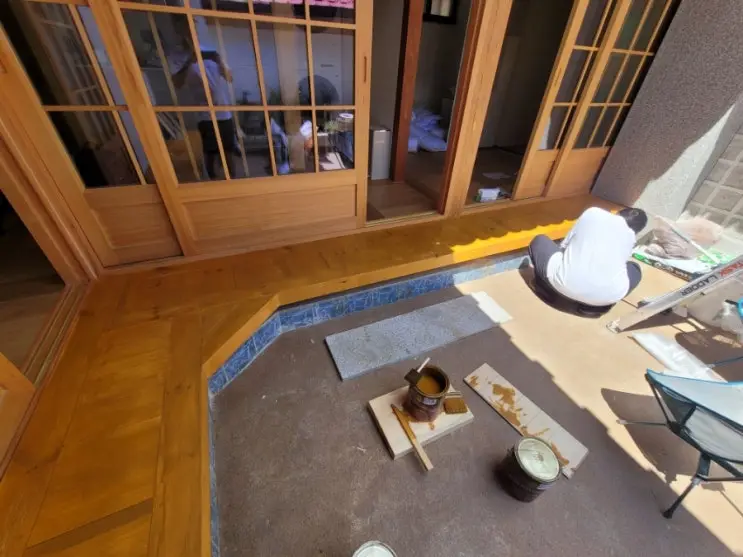 Soft-Open Notes: Staining the Maru, Silencing the Door — photo 5