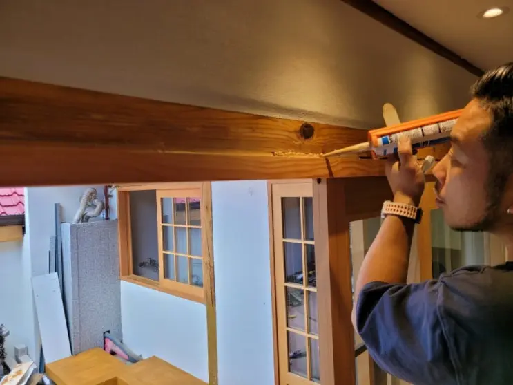 Soft-Open Notes: Staining the Maru, Silencing the Door — photo 8